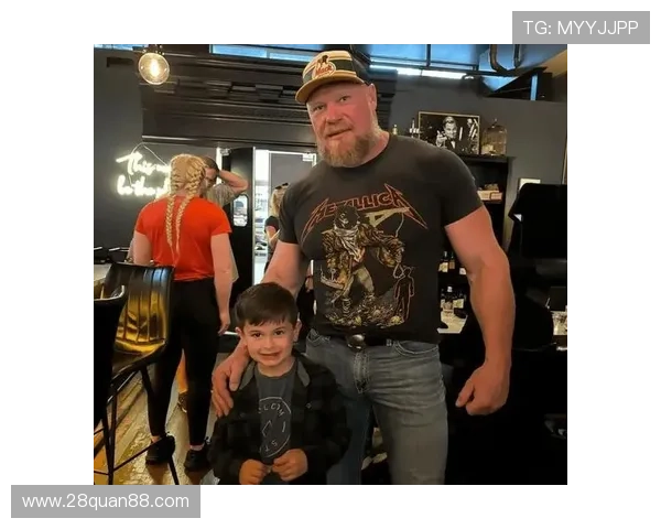 WWE直播间：热血摔跤盛宴，激情对决一触即发